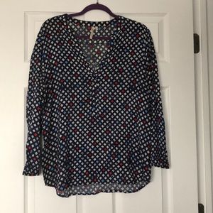 Thin navy and white patterned blouse